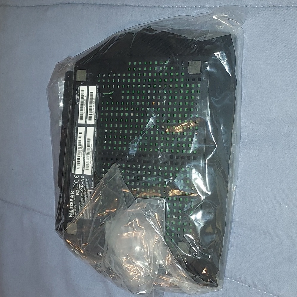 Netgear AC1600 WiFi Router - Picture 11 of 17
